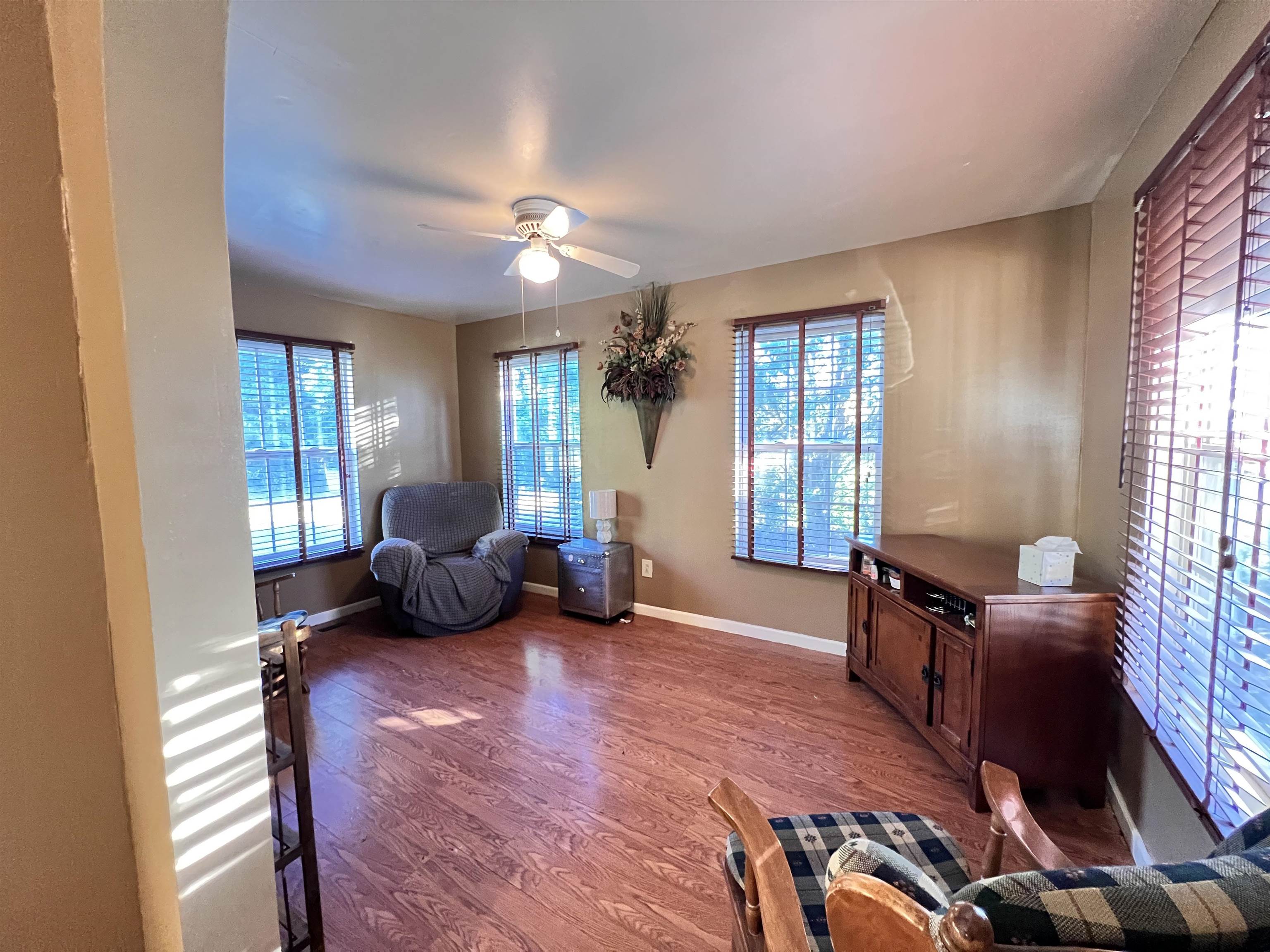 216 Imperial Drive Property Photo 4
