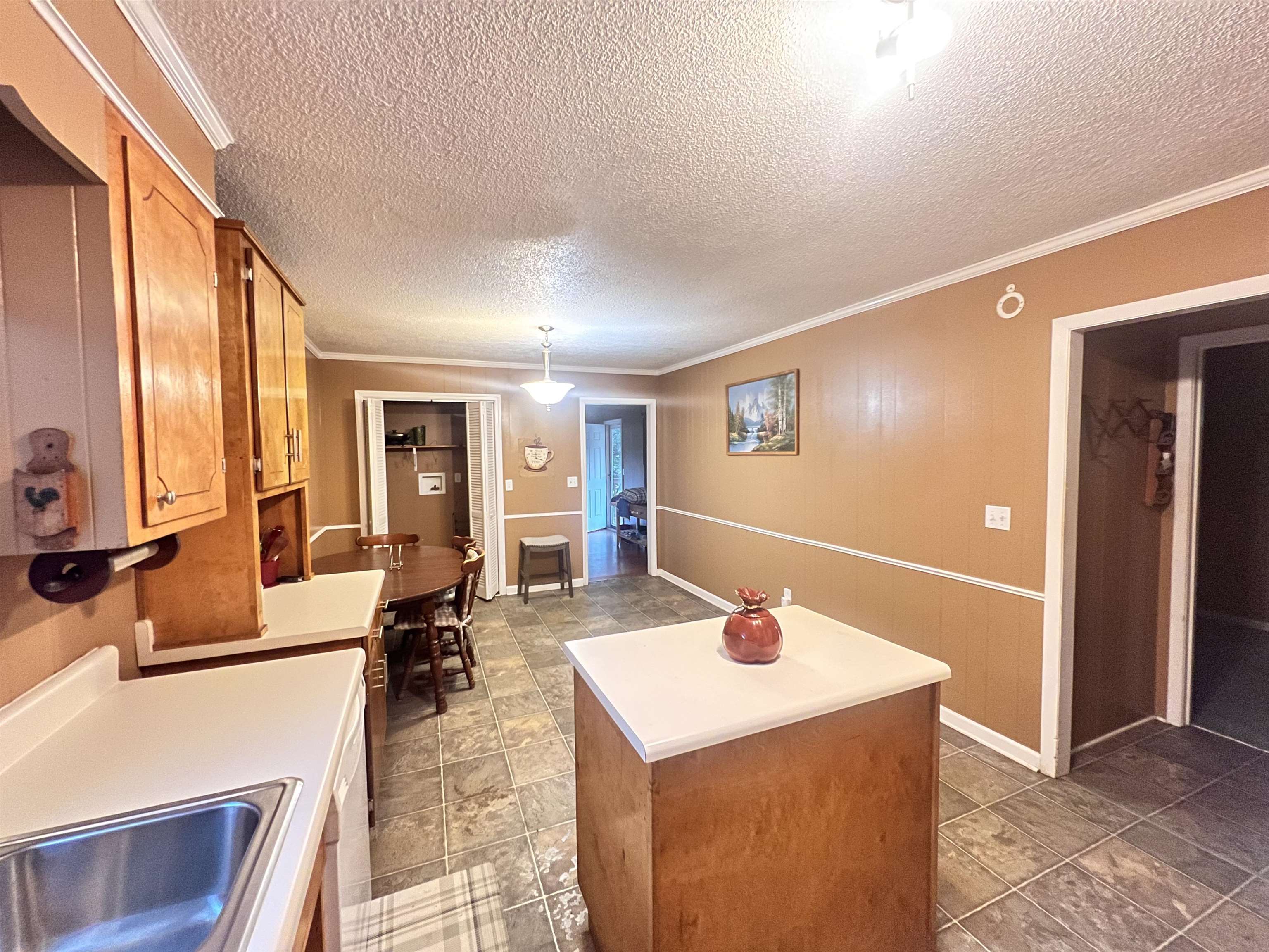 216 Imperial Drive Property Photo 6