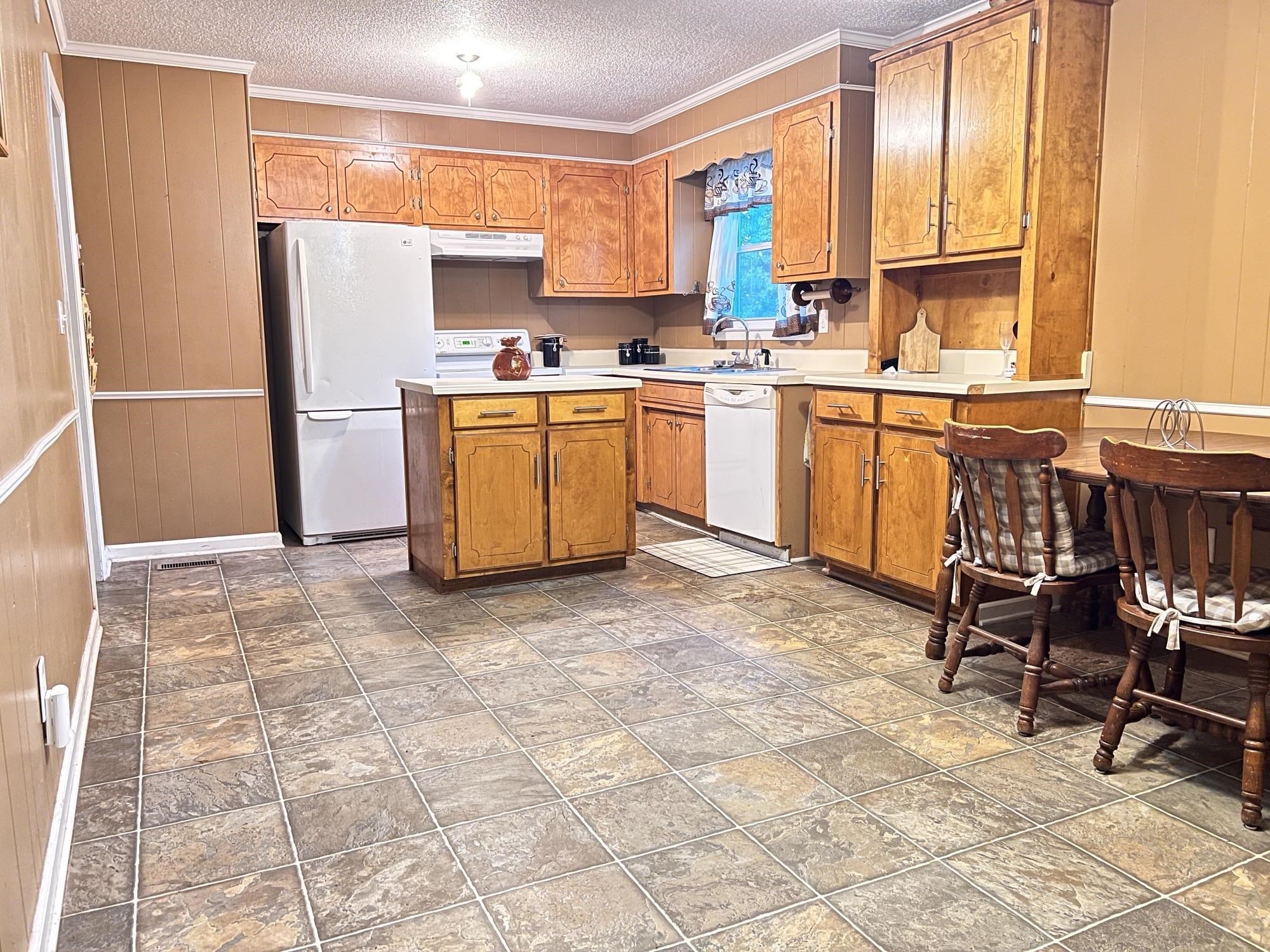 216 Imperial Drive Property Photo 7