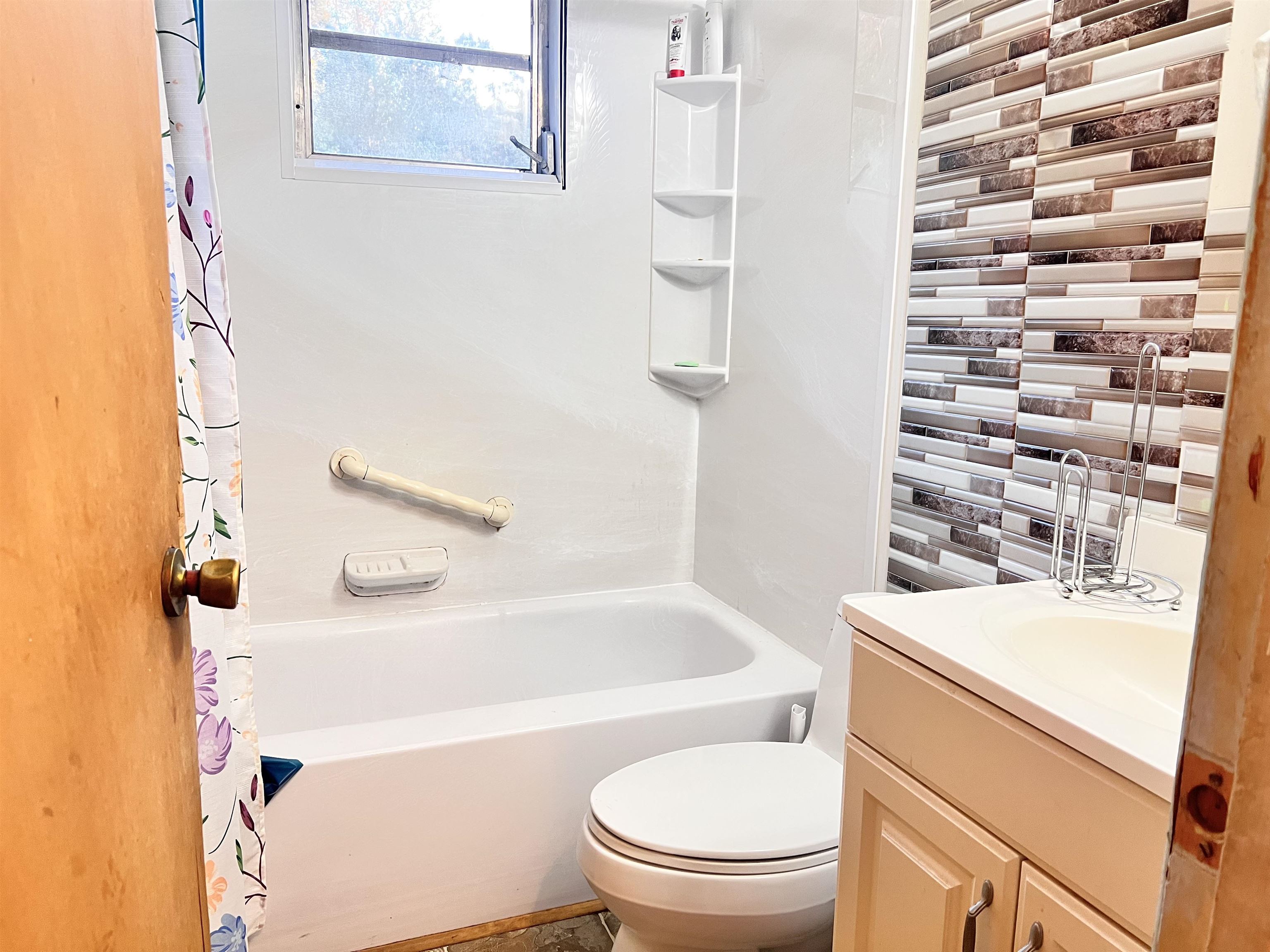 216 Imperial Drive Property Photo 9