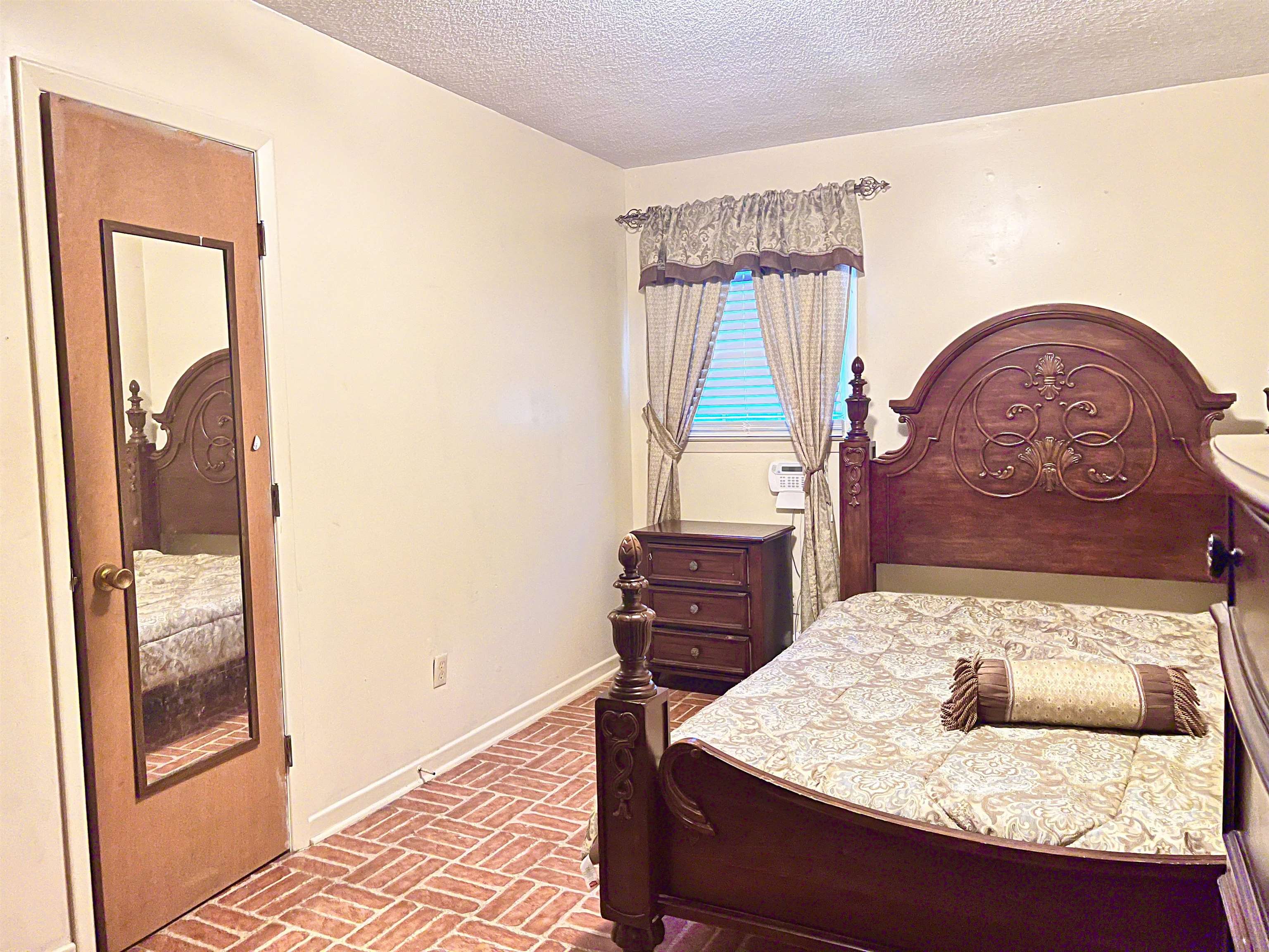 216 Imperial Drive Property Photo 12