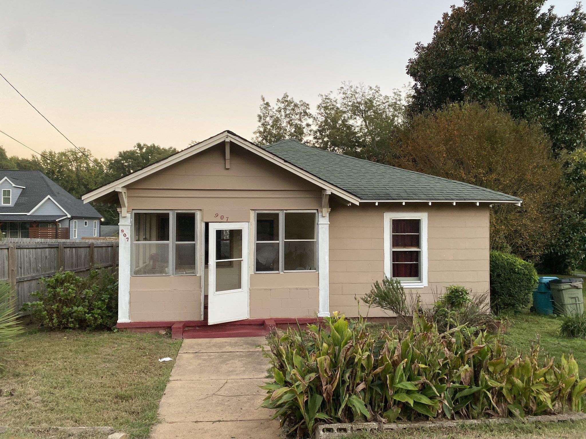 907 S Johnson Street Property Photo 1
