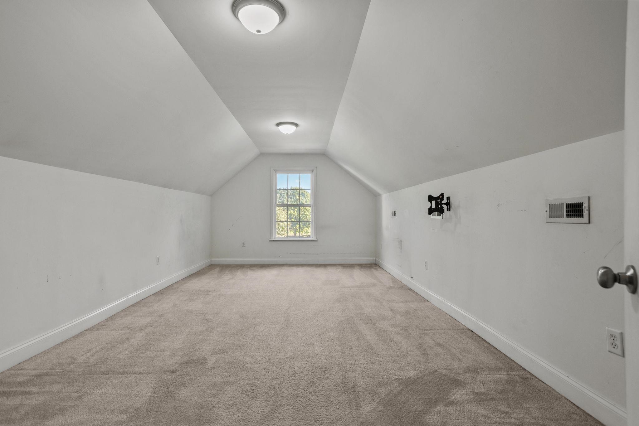 111 Quartermein Court Property Photo 24
