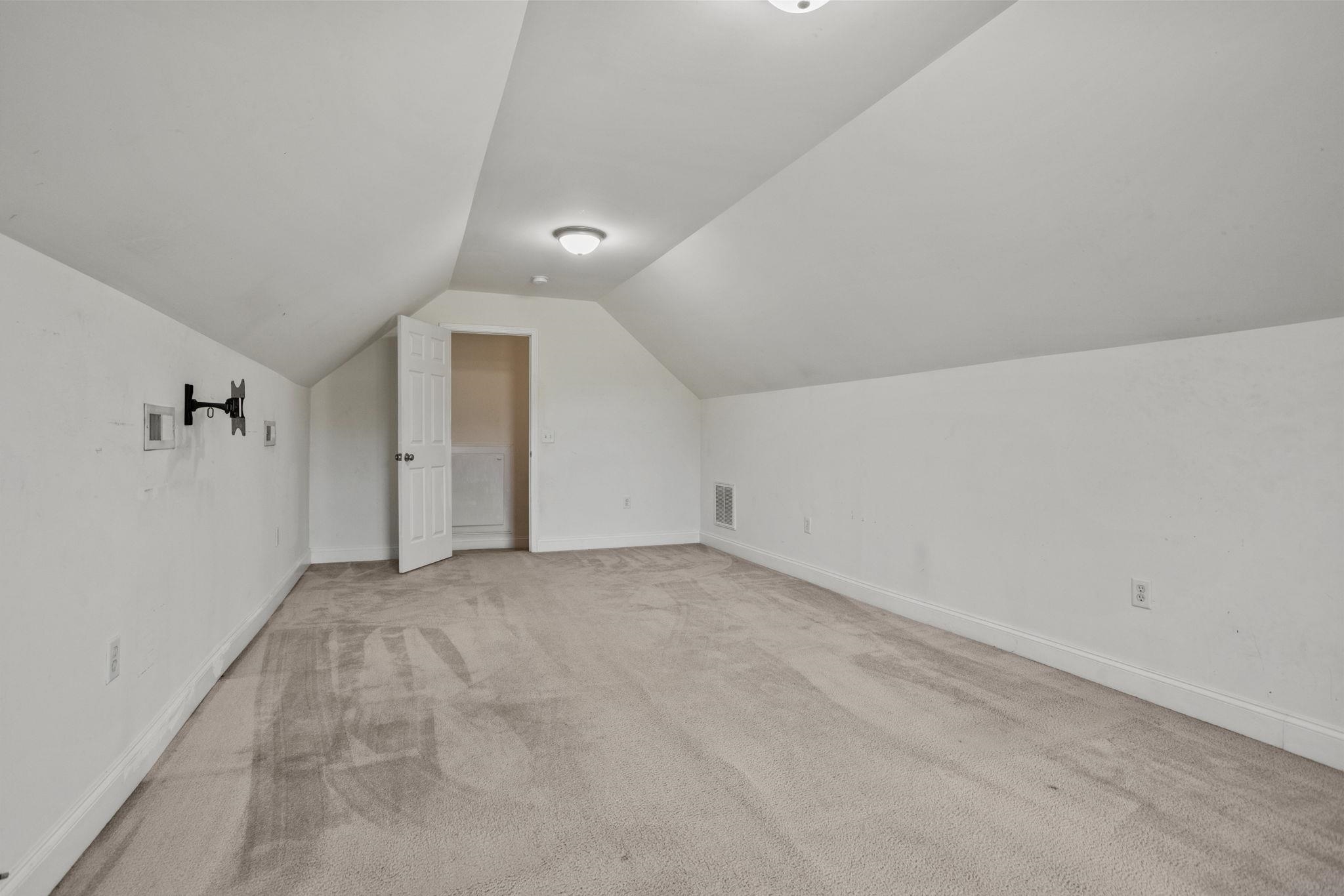 111 Quartermein Court Property Photo 25