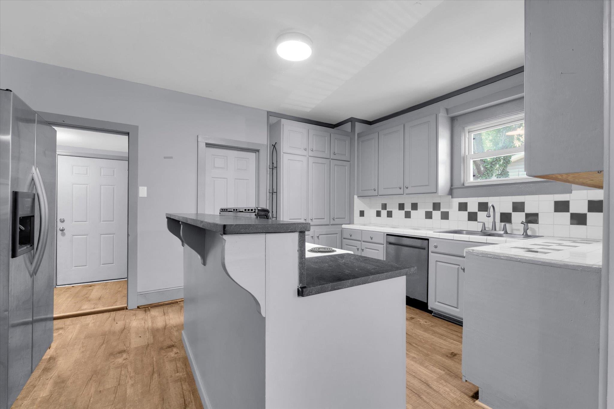 33 Ross Street Property Photo 9