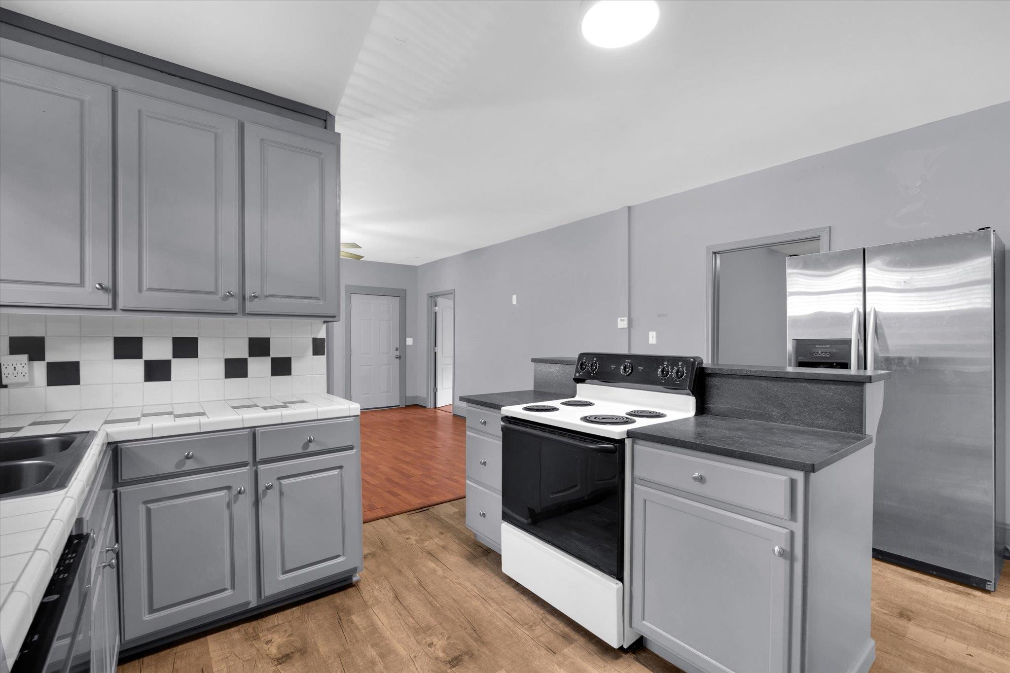 33 Ross Street Property Photo 11