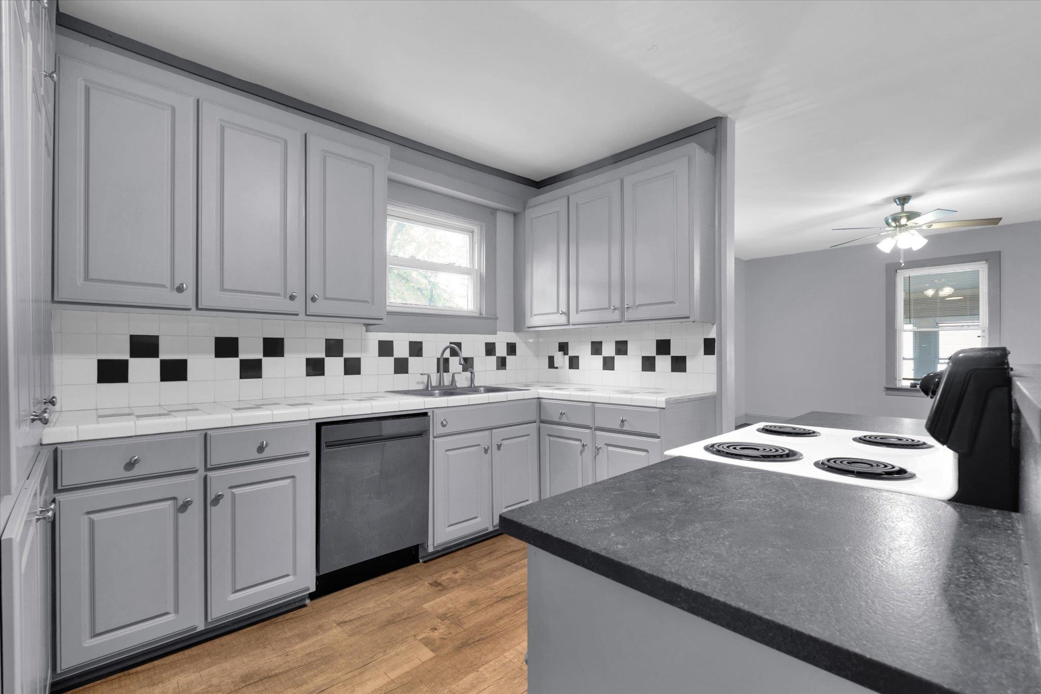 33 Ross Street Property Photo 12