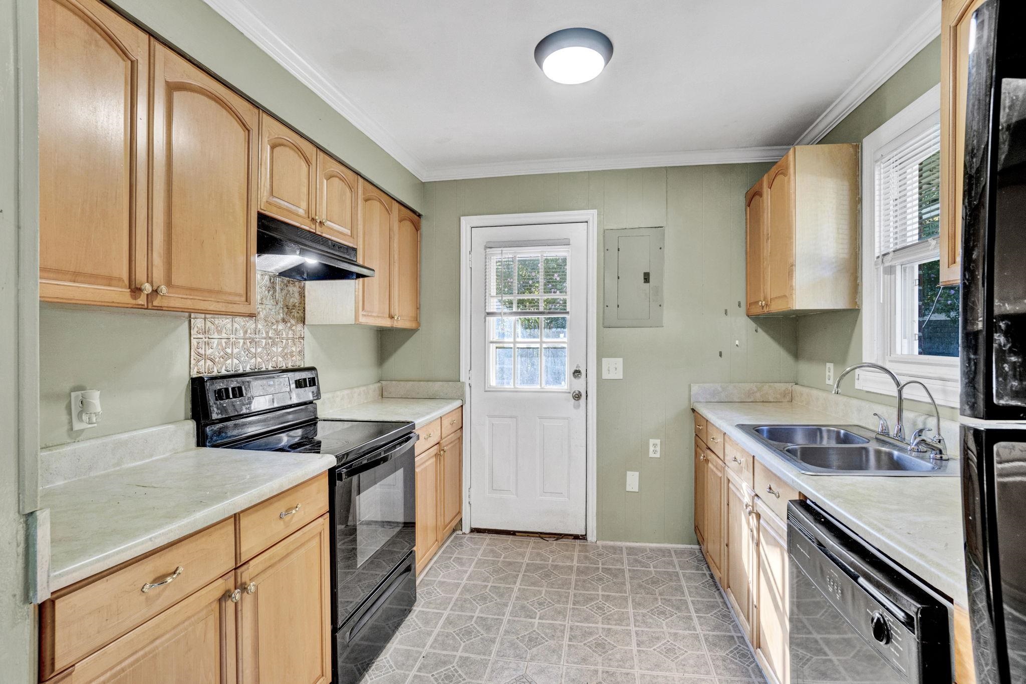 446 Meadowbrook Avenue Property Photo 13