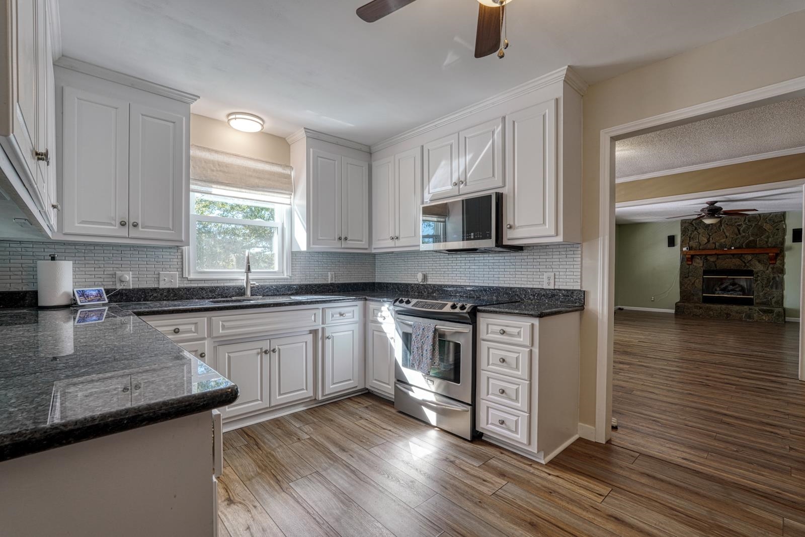 200 S Pointe Property Photo 13