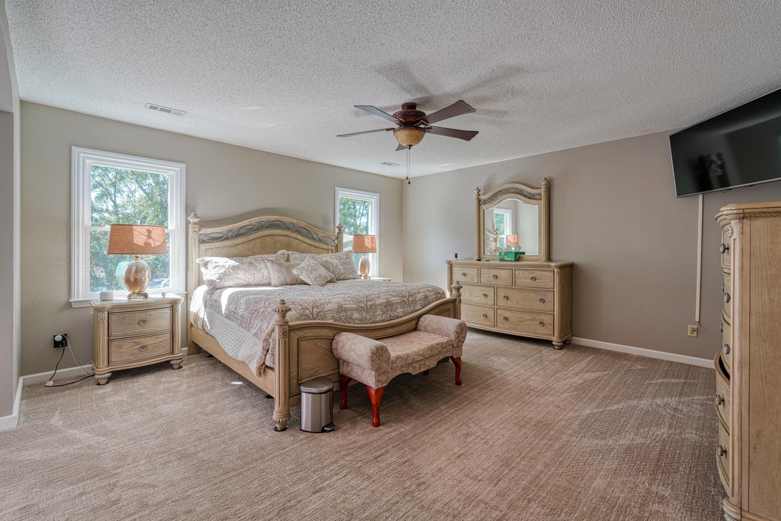 200 S Pointe Property Photo 16