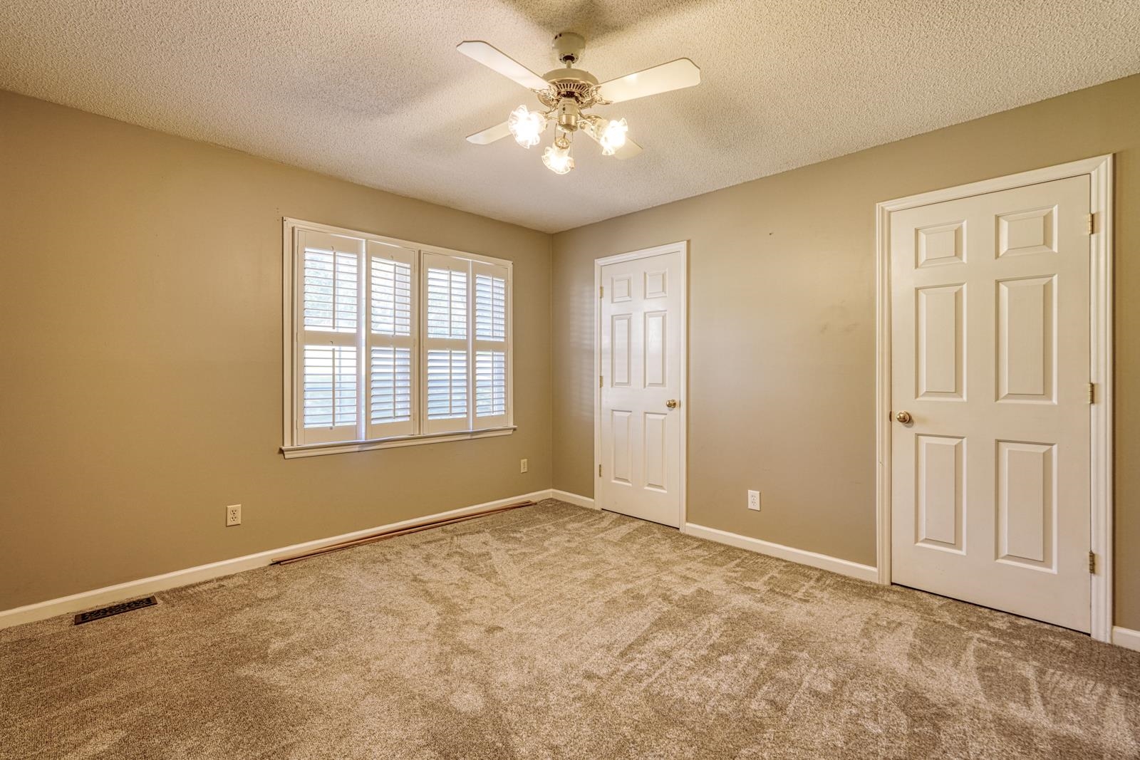 200 S Pointe Property Photo 27