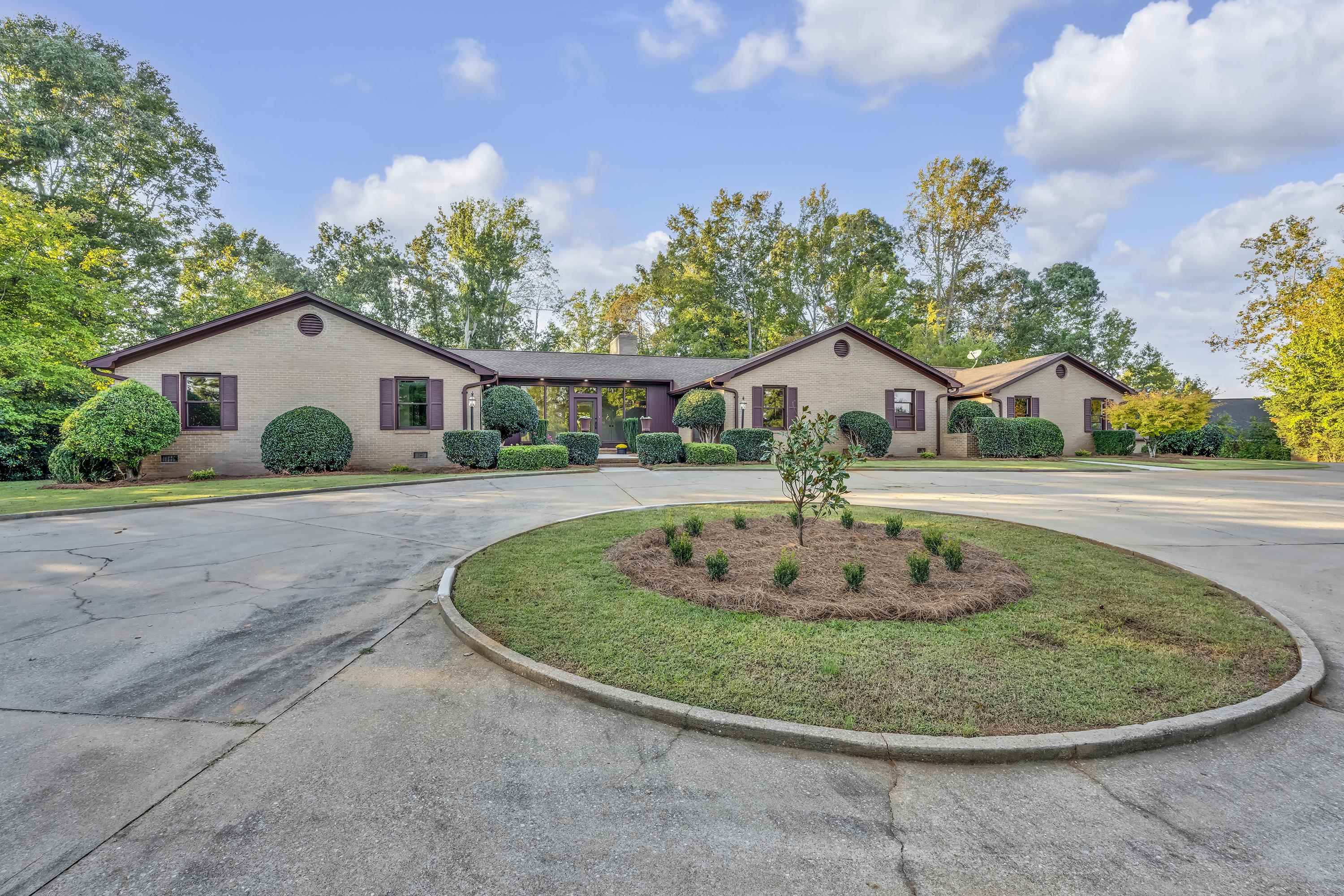 118 Clearcreek Drive Property Photo 1