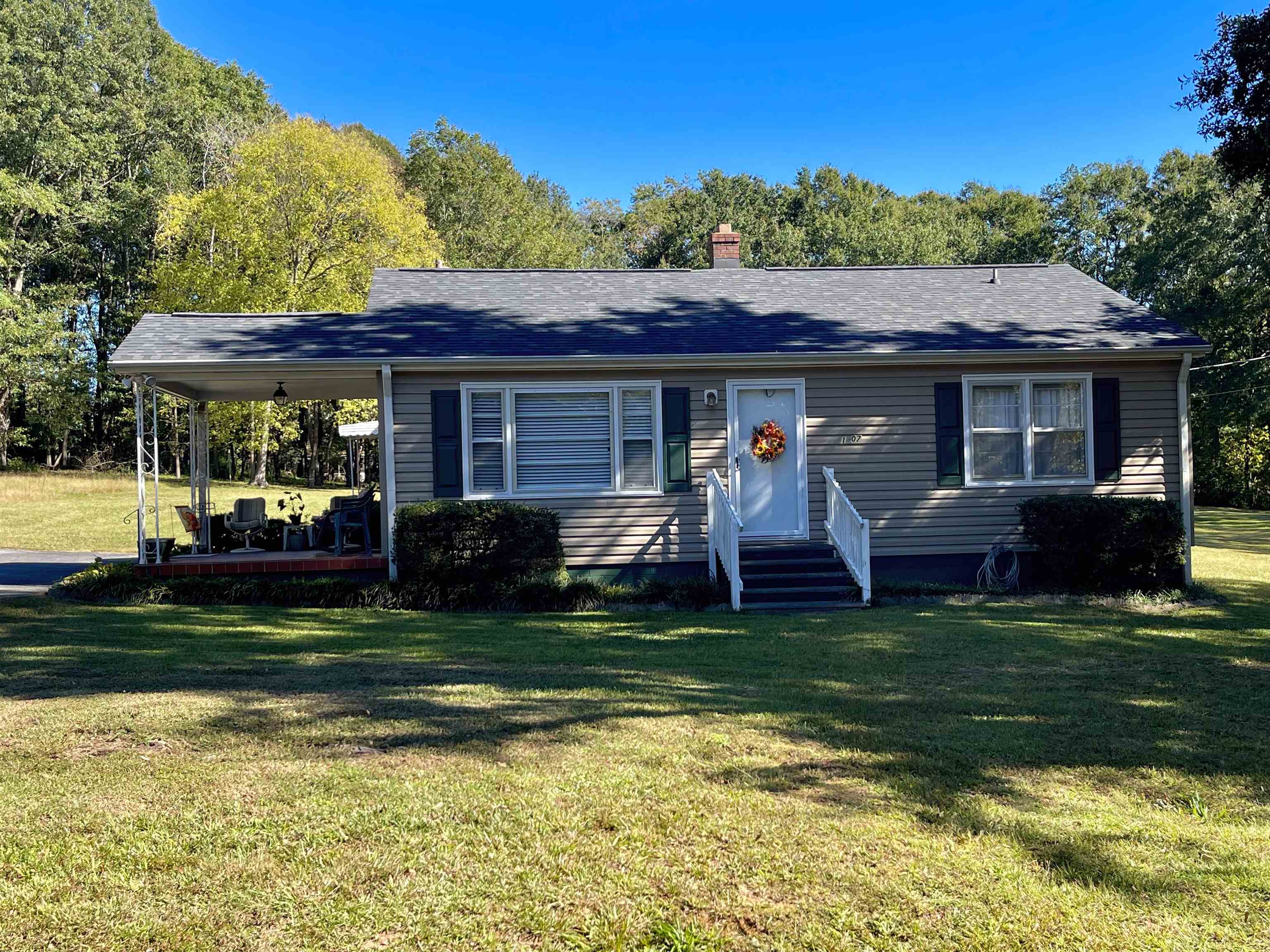 1007 Thomas Road Property Photo 1