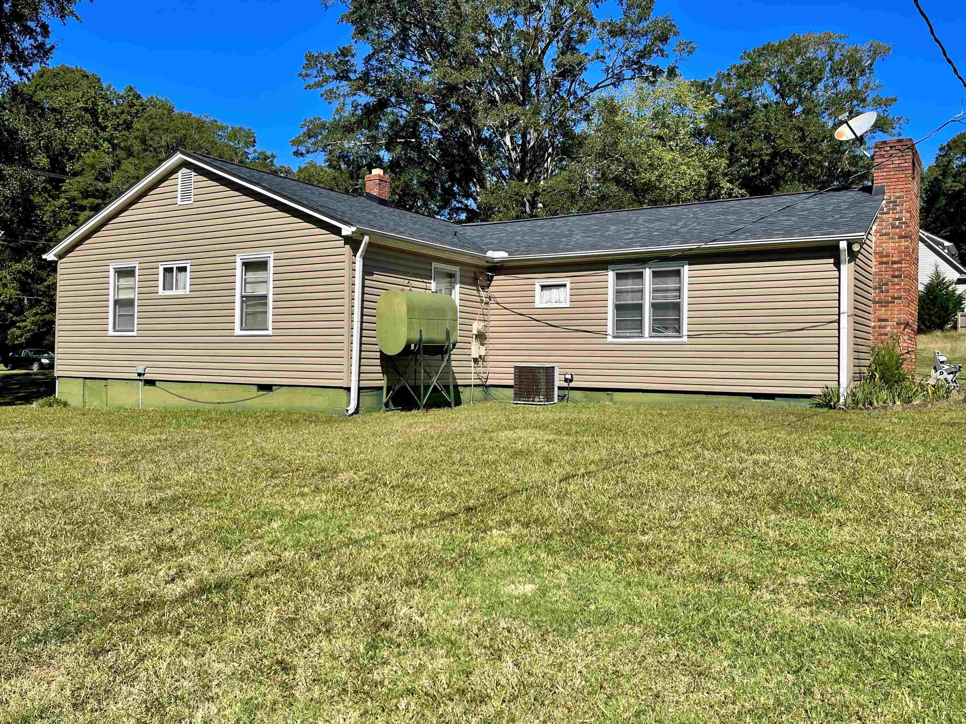 1007 Thomas Road Property Photo 2