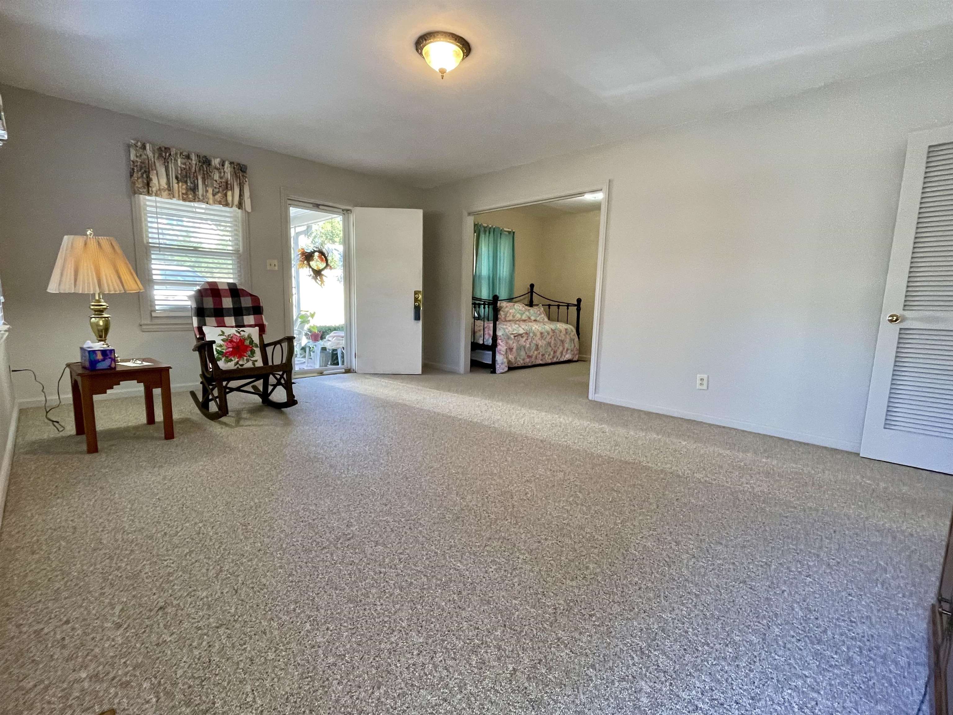 1007 Thomas Road Property Photo 10