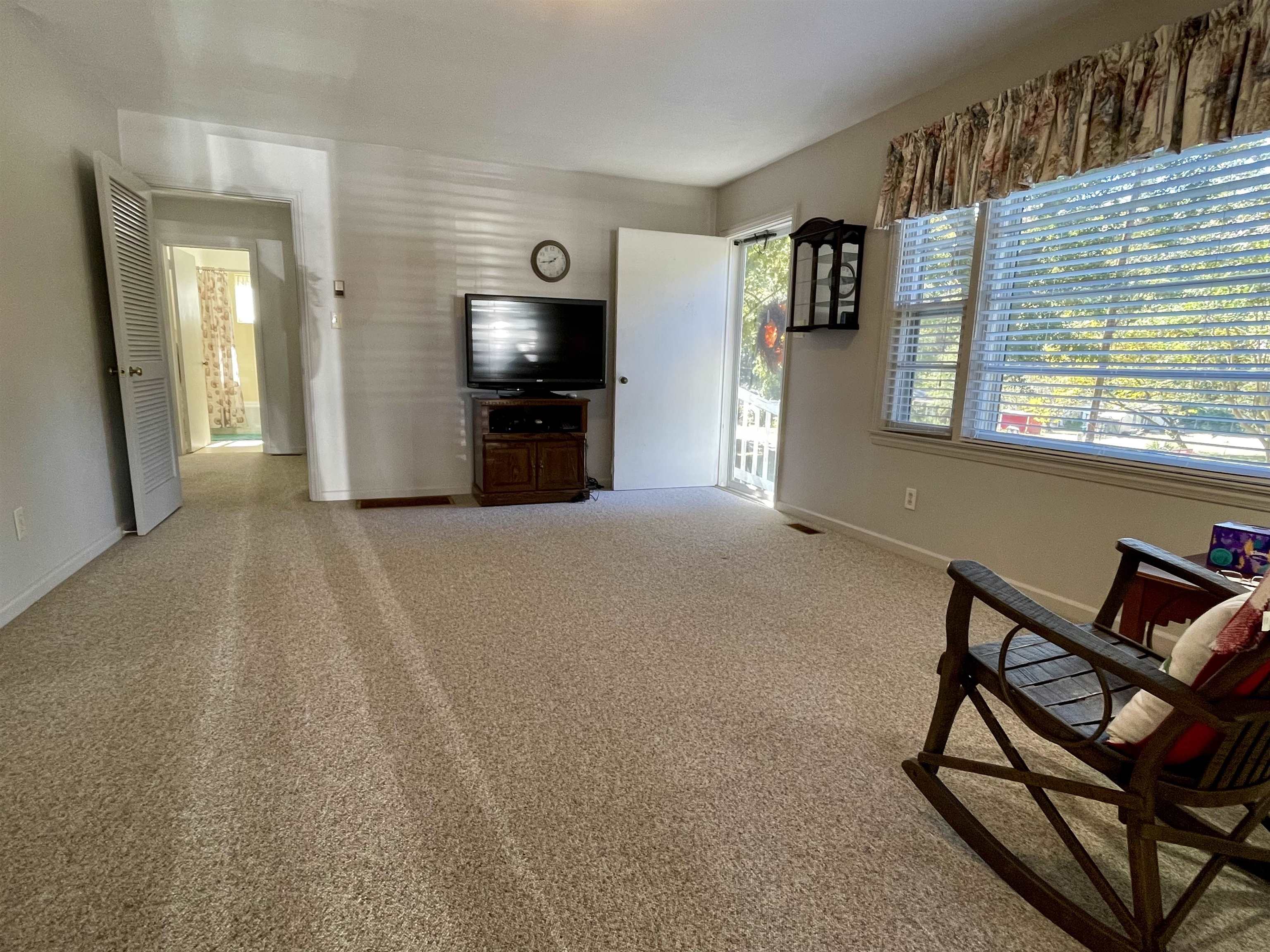 1007 Thomas Road Property Photo 11