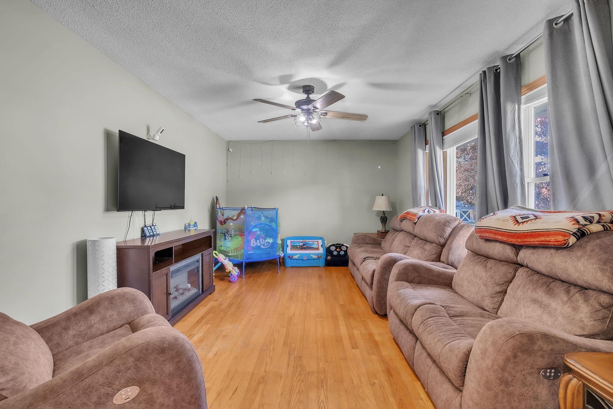112 Southland Court Property Photo 3