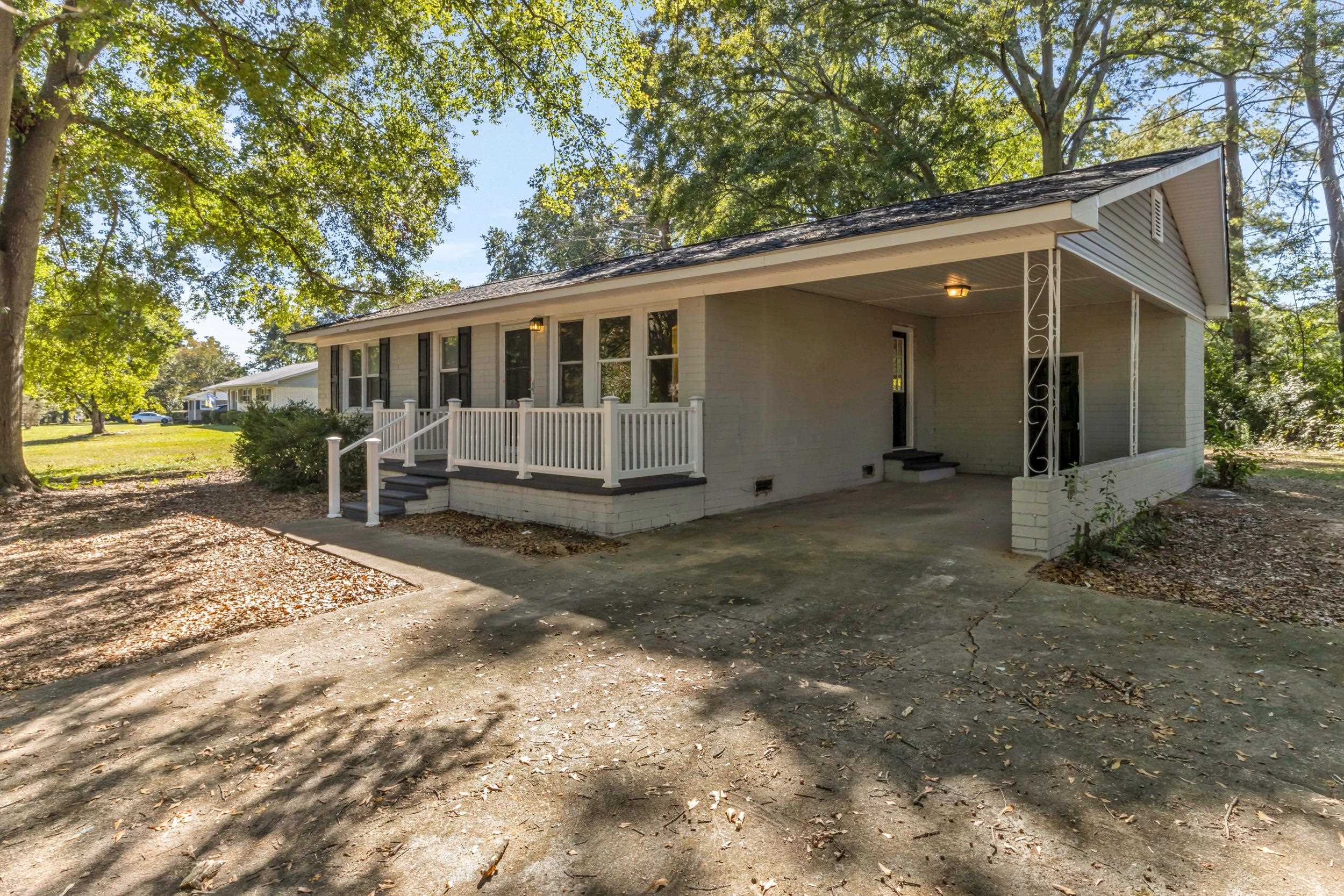2005 W Buford Street Property Photo 1