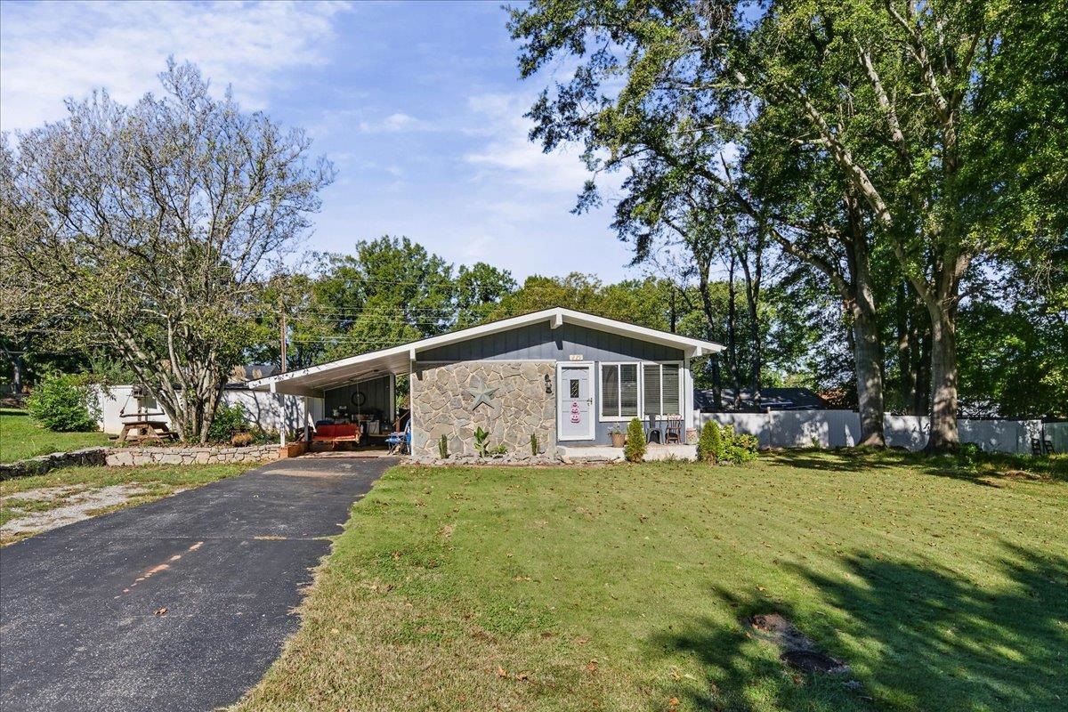 225 Hicks Drive Property Photo 1