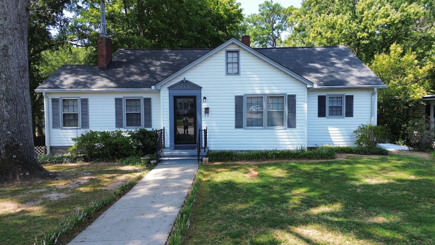 904 S Limestone St Street Property Photo 1