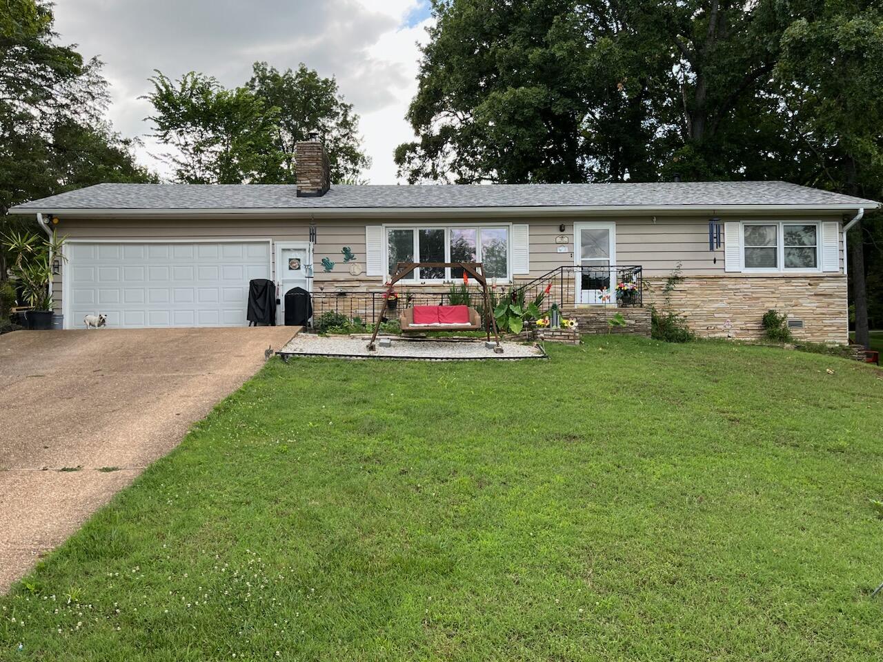 92 Lakeshore Drive Property Photo 1