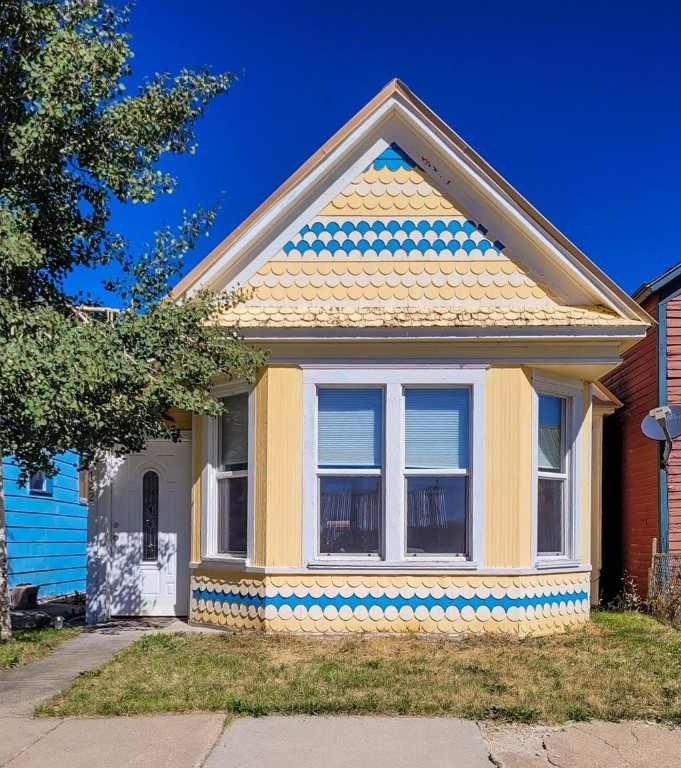 122 E 10th Street Property Photo
