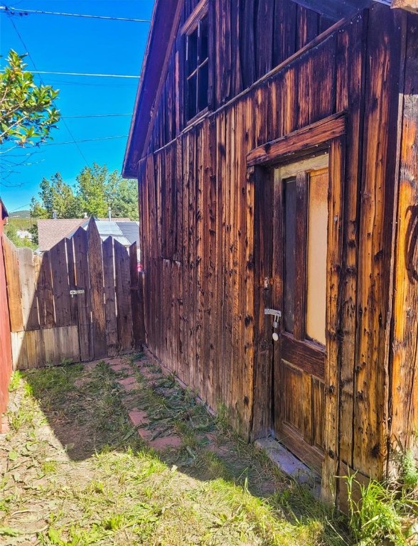 122 E 10th Street Property Photo 26