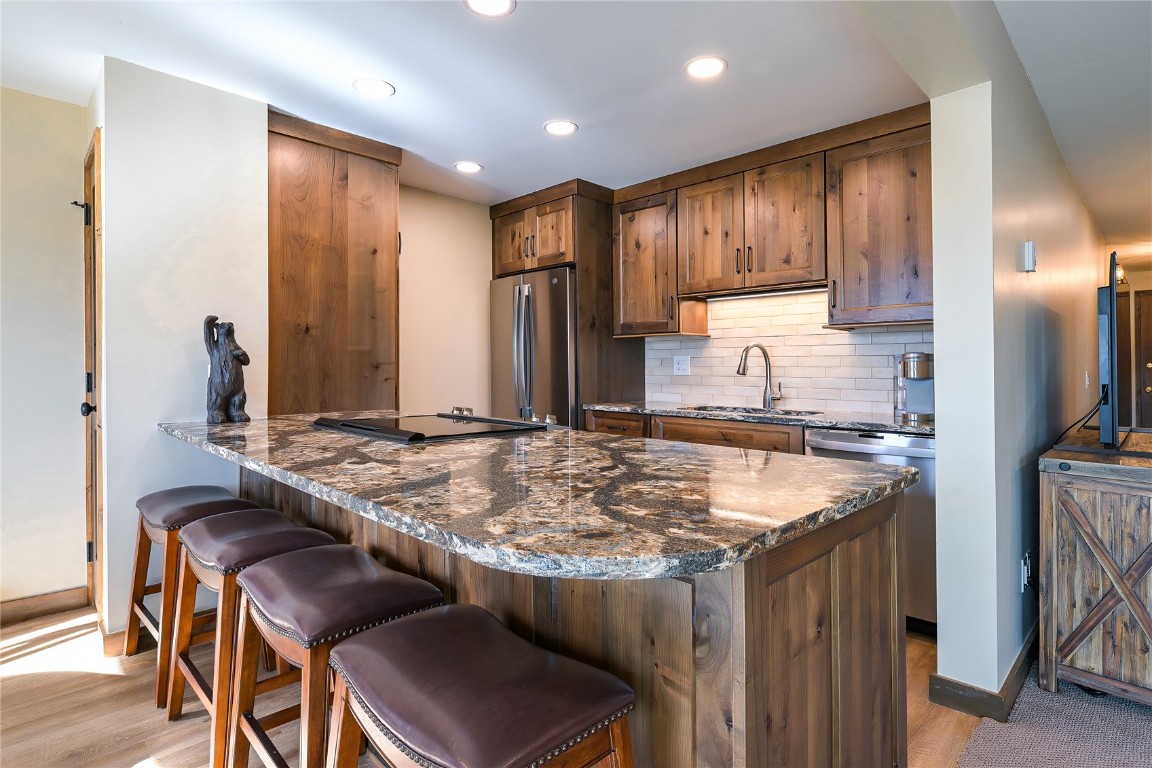 160 E La Bonte Street 102 Property Photo 12