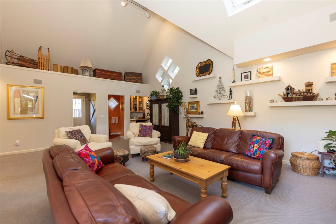 102 S High Street Property Photo 8