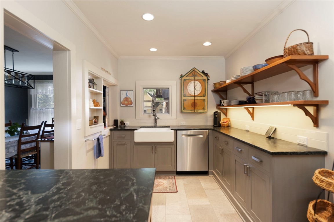 102 S High Street Property Photo 10