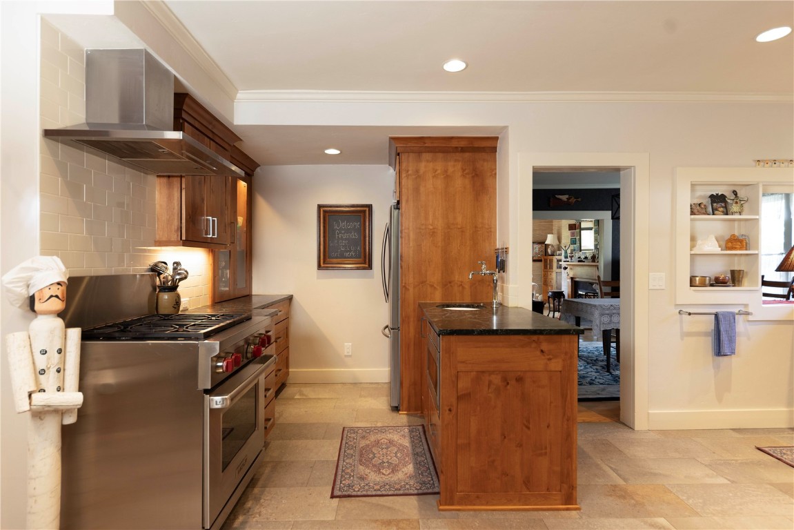 102 S High Street Property Photo 11