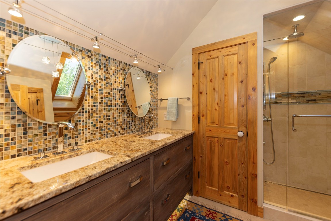 102 S High Street Property Photo 28