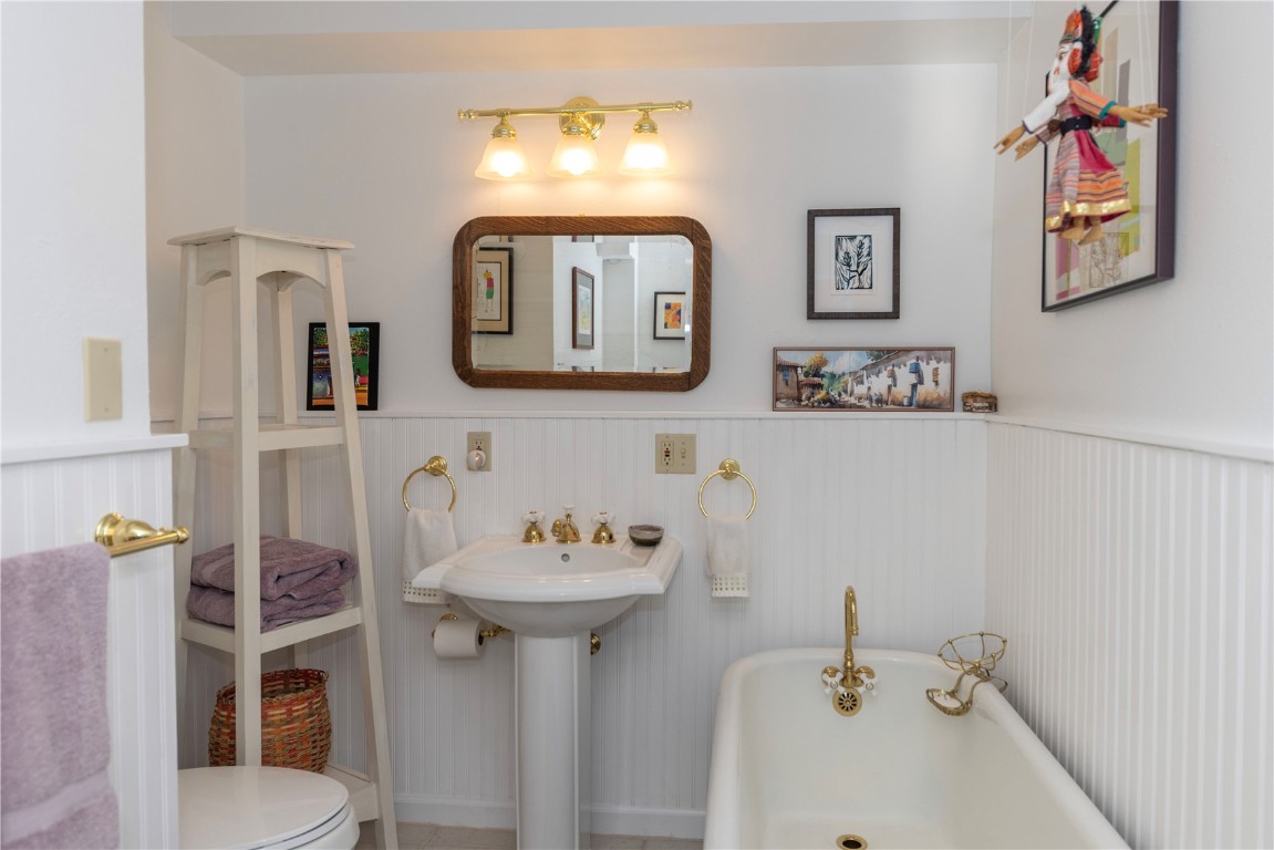 102 S High Street Property Photo 32