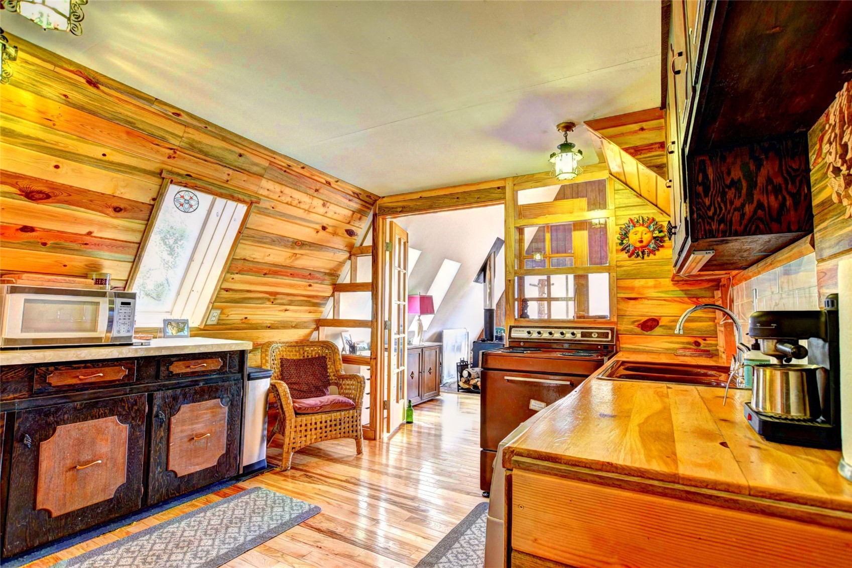 567 Haida Road Property Photo 2
