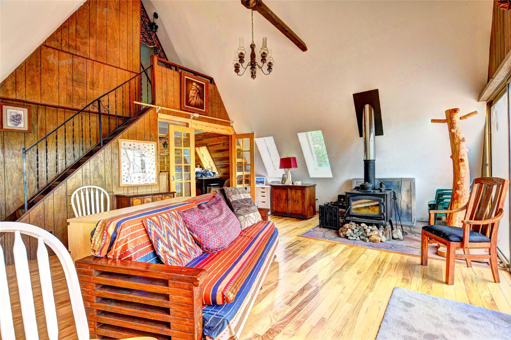 567 Haida Road Property Photo 3