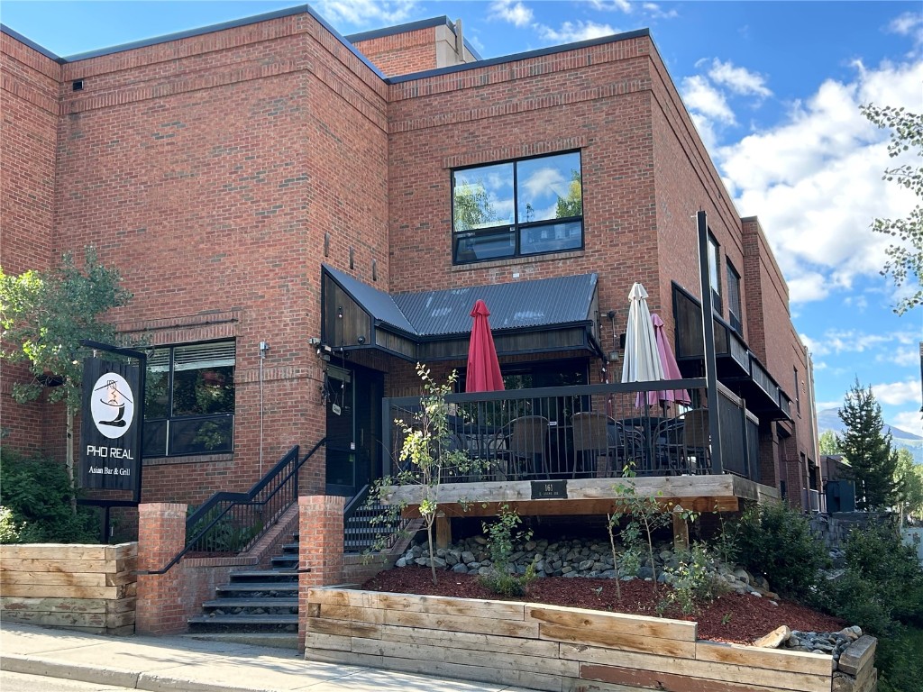 161 East Adams Ave 161
