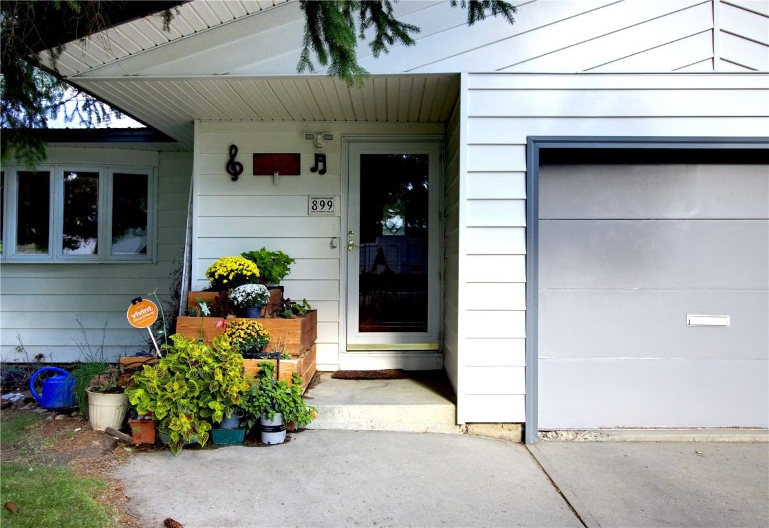 899 Steele Street Property Photo