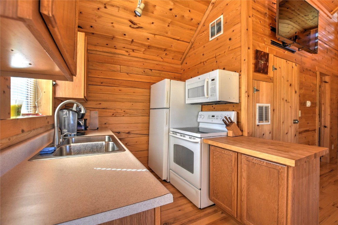 2377 Stagestop Road Property Photo 5