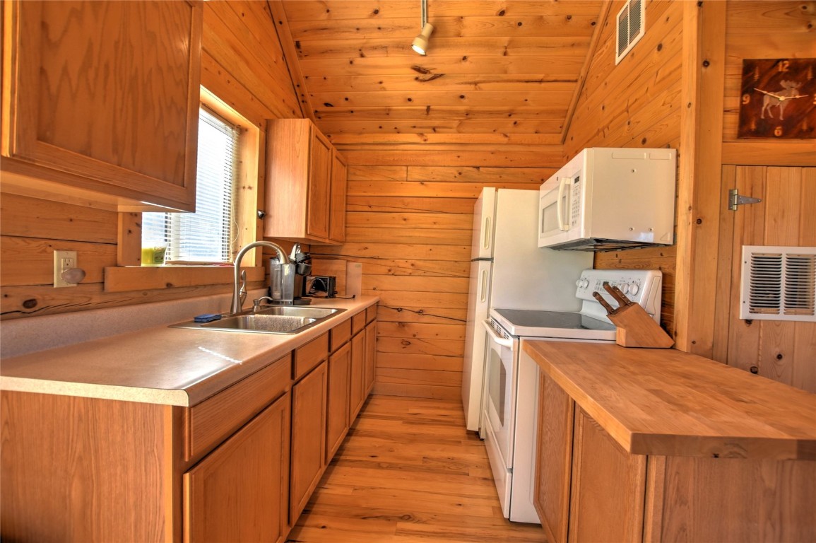 2377 Stagestop Road Property Photo 14