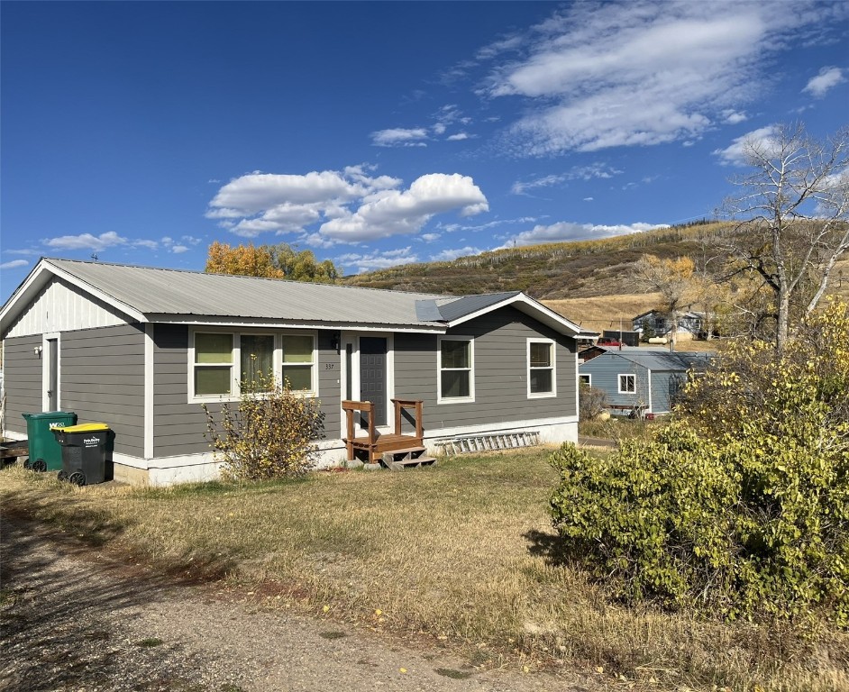 337 E 3rd Street Property Photo
