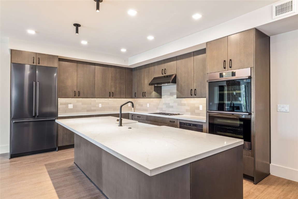 80 W. Main Street 201 Property Photo 2