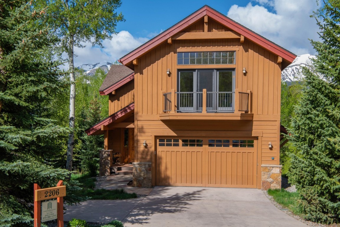 2206 Hamilton Creek ROAD Property Photo 1