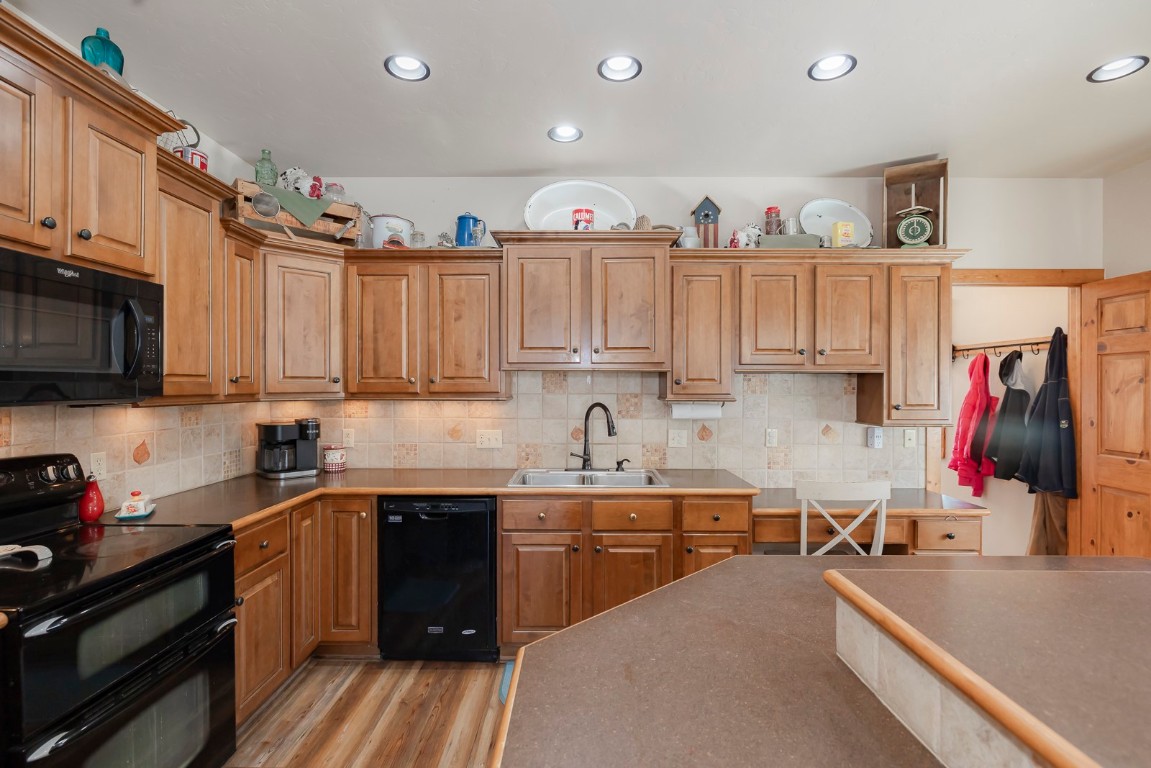 102 E Nevava Street Property Photo 8