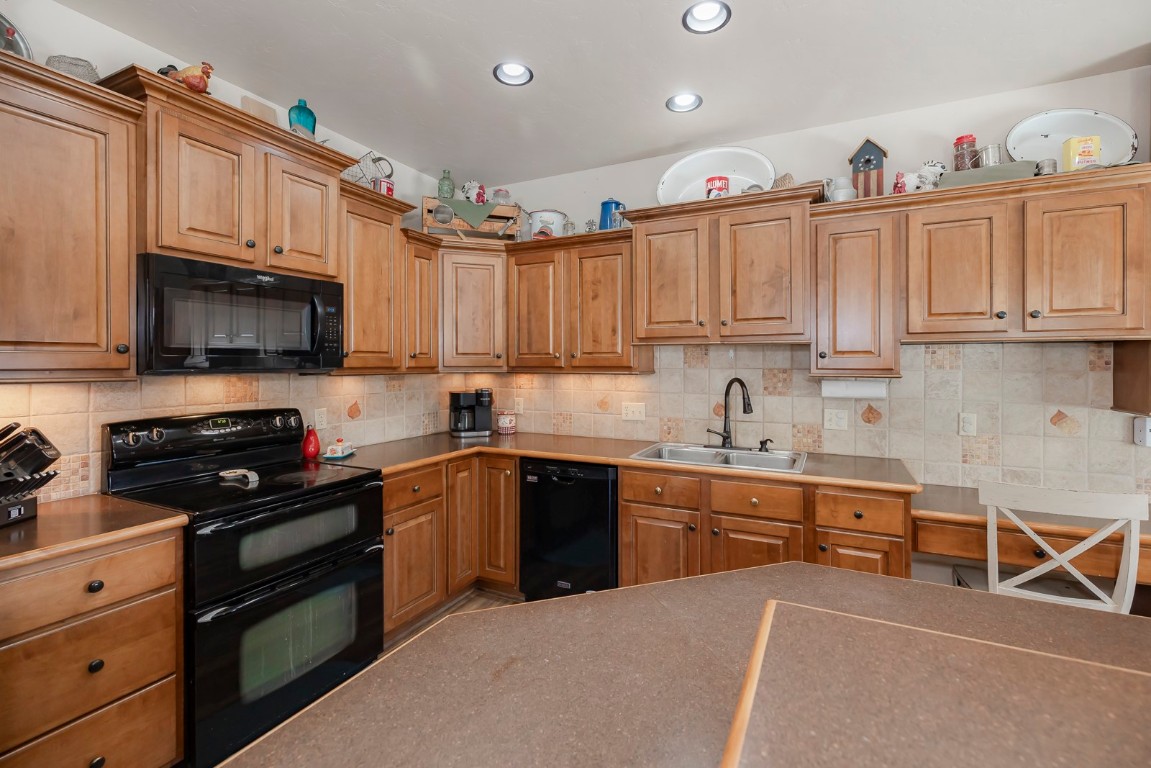 102 E Nevava Street Property Photo 10