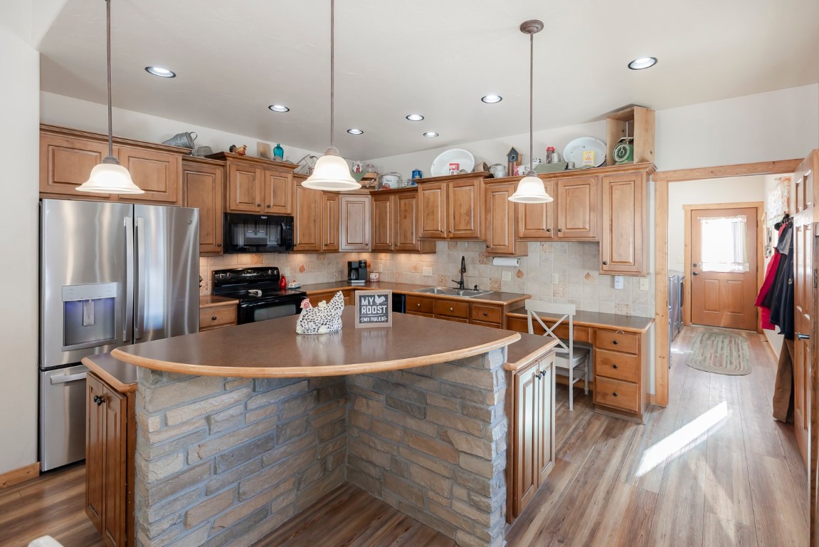 102 E Nevava Street Property Photo 11