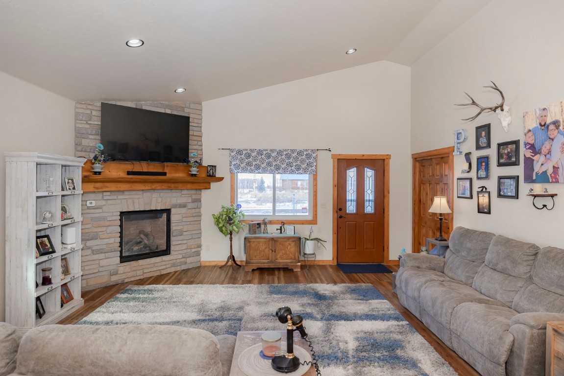 102 E Nevava Street Property Photo 12