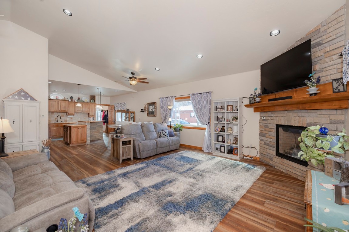 102 E Nevava Street Property Photo 14