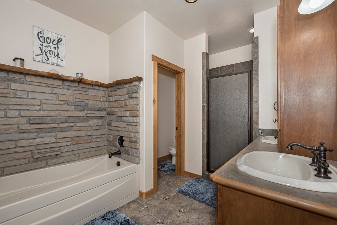 102 E Nevava Street Property Photo 19