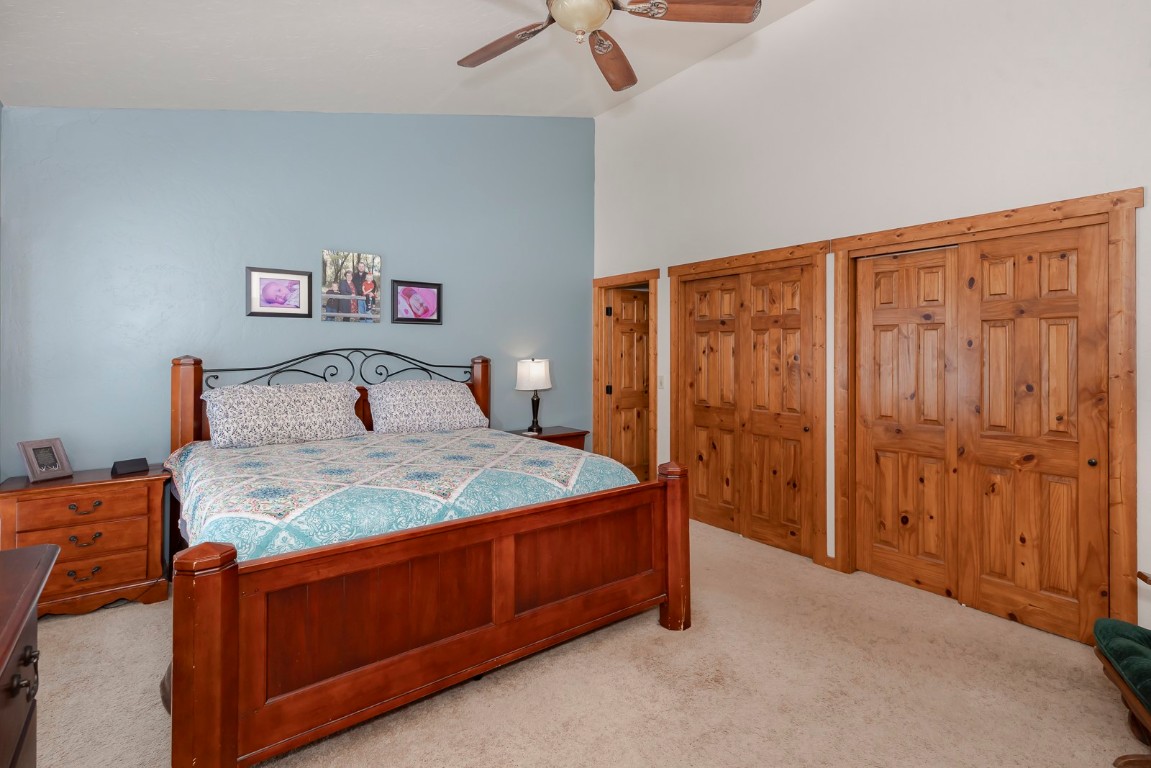 102 E Nevava Street Property Photo 24