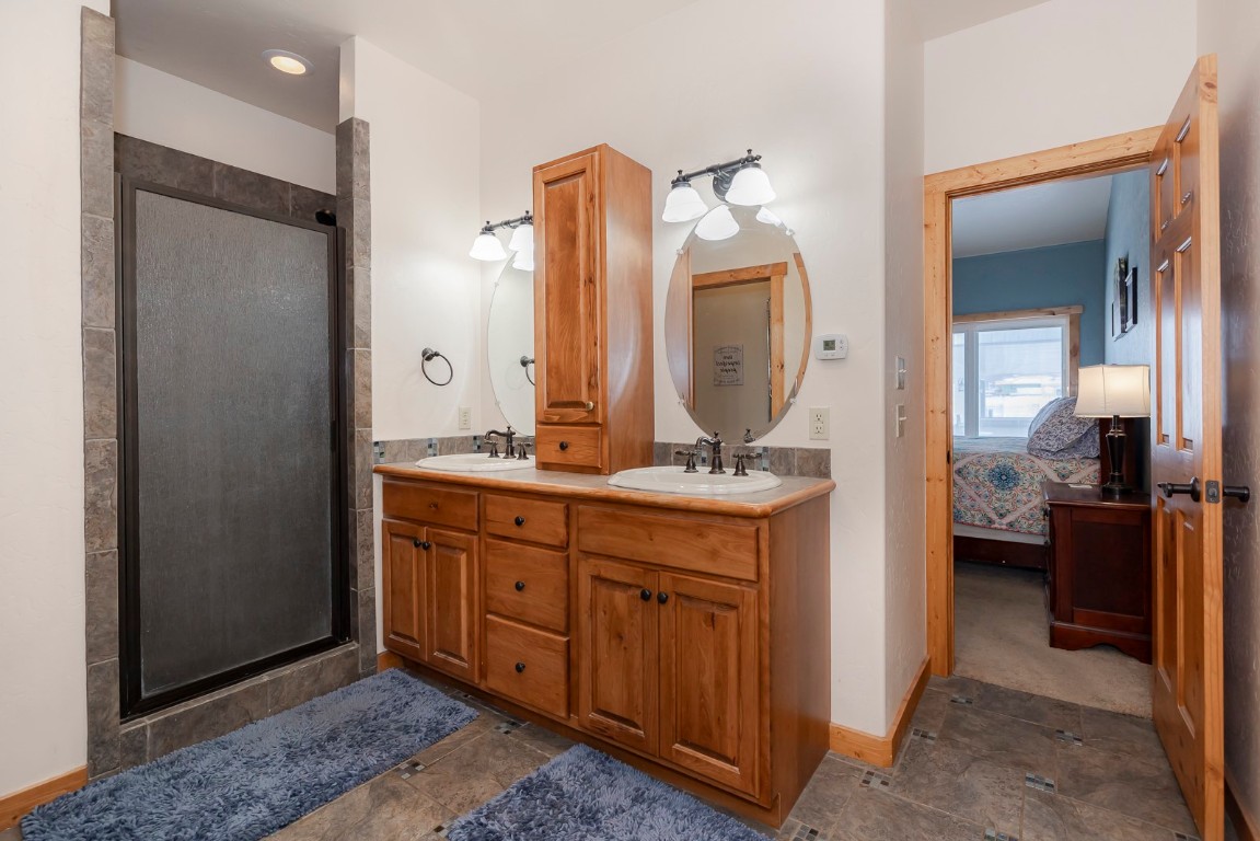 102 E Nevava Street Property Photo 27